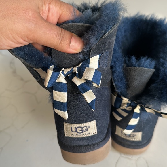 Ugg Australia mini Bailey navy blue boots size 7 - Picture 9 of 9